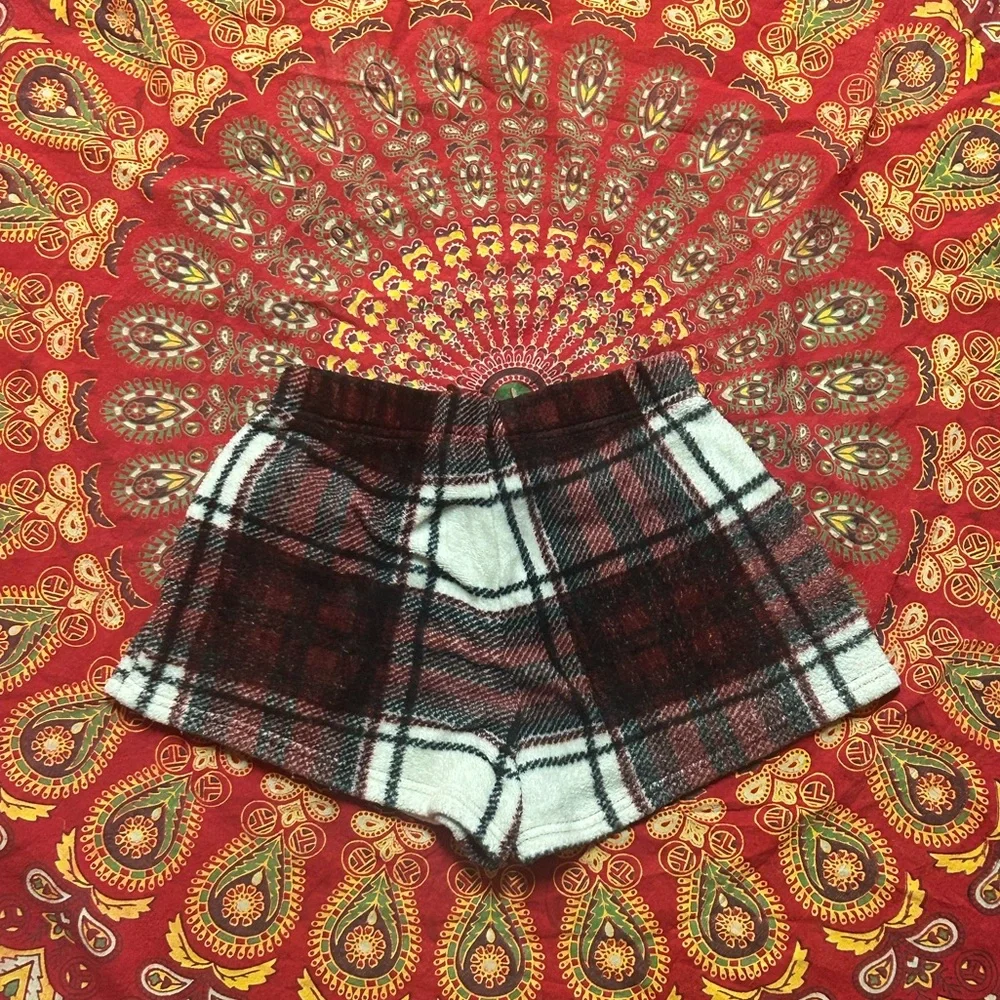Faded Rose women’s red white black plaid fleece comfy shorts